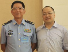 与南京军区空军林岗副参谋长合影