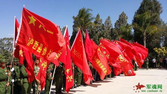 清明节全国数万老兵赴中越边境扫墓