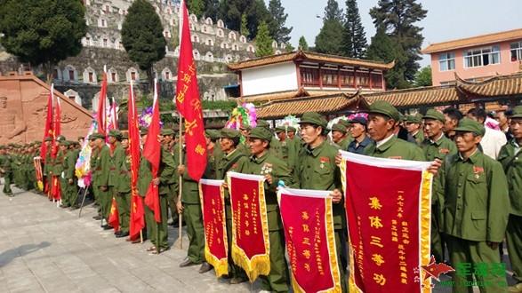 清明节全国数万老兵赴中越边境扫墓