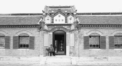 87岁老兵为烈士守灵32年 一个月挣400元(图)