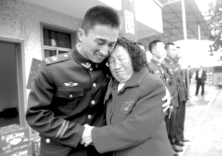 &ldquo;兵妈妈&rdquo;陈莉萍：给战士洗衣做饭26年